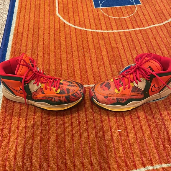 Kyrie Irving Infinity Basketball shoes. - Picture 2 of 6